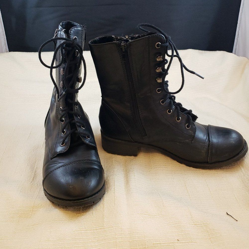 Unr8ed Women's Used Black Short Boots/Hiking Shoes, Size 8 1/2 Medium
